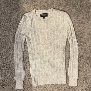 Banana Republic light gray sweater